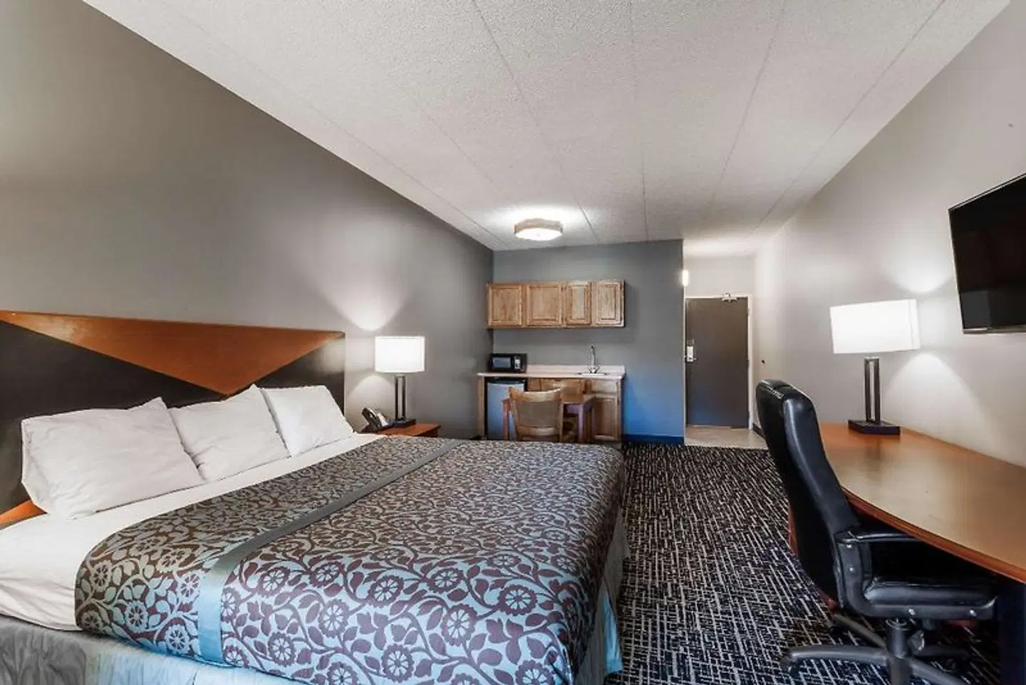 Days Inn & Suites by Wyndham Lancaster Amish Country ROOM_EXAMPLE
