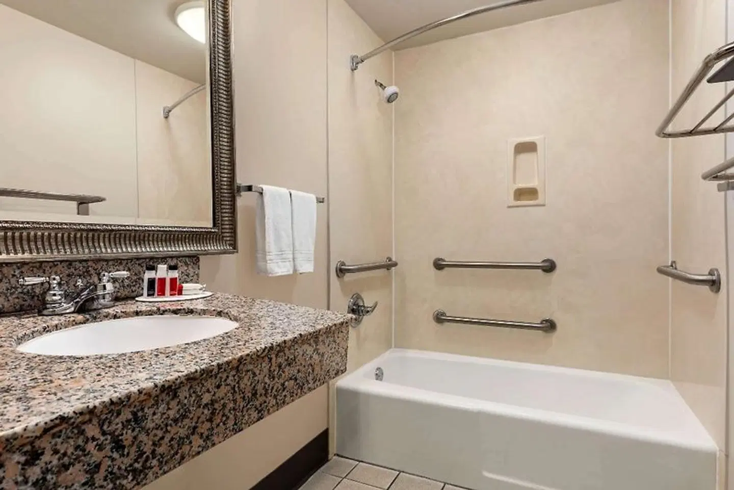 Days Inn by Wyndham Chattanooga-Rivergate Badezimmer