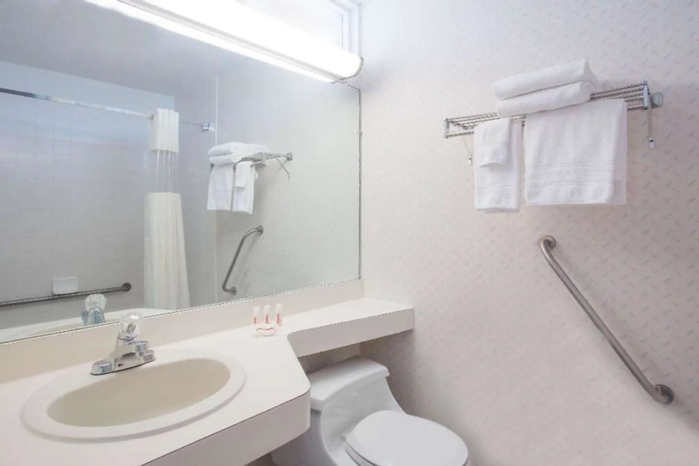 Days Inn by Wyndham Ocala North Badezimmer