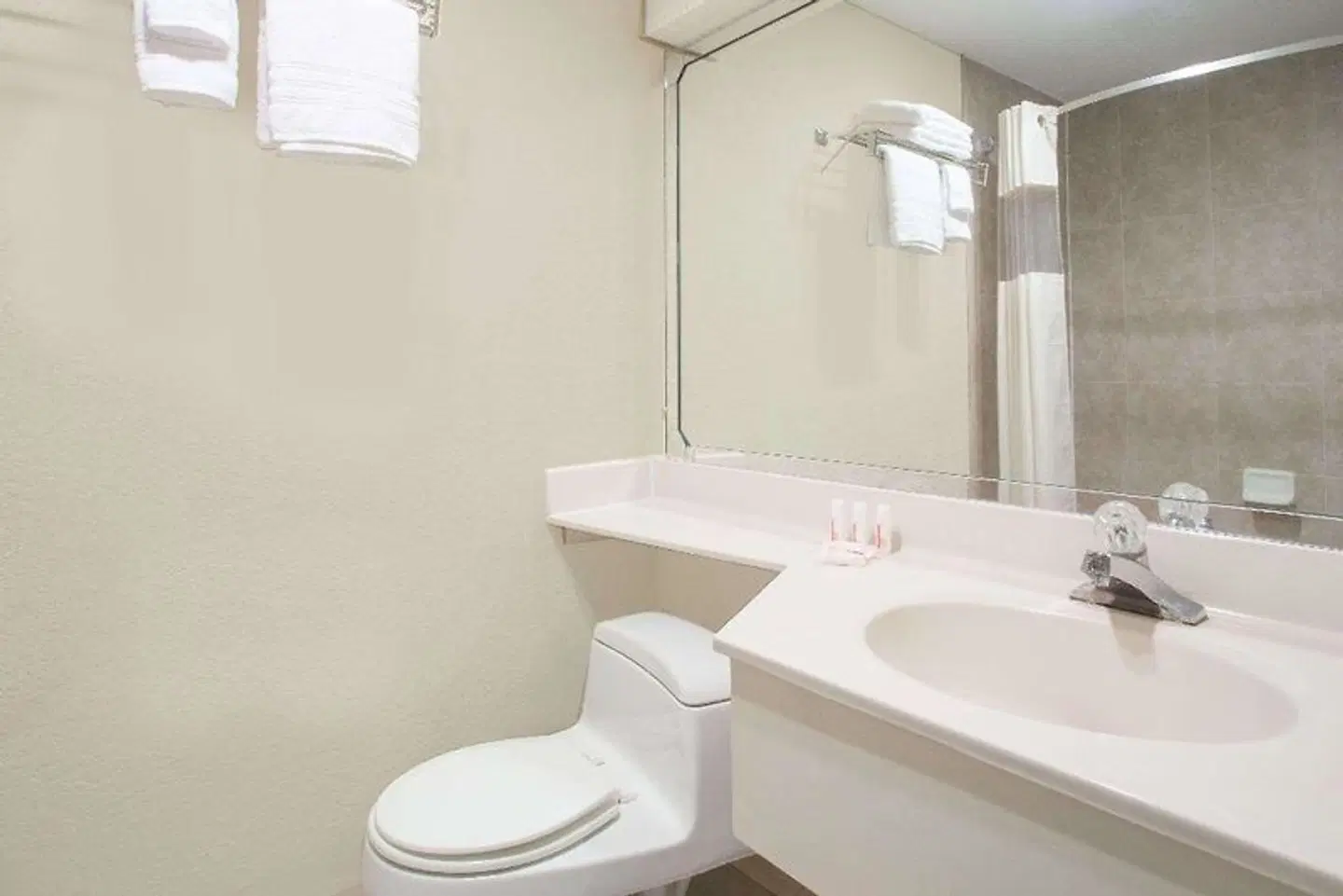 Days Inn by Wyndham Ocala North Badezimmer
