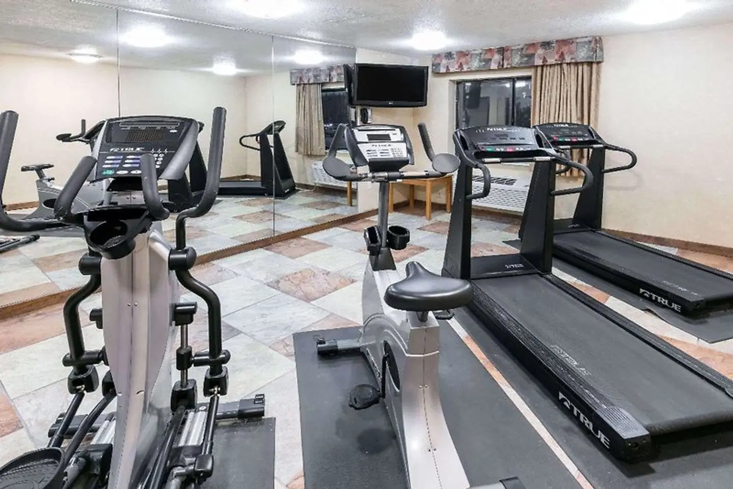 Baymont by Wyndham Arlington At Six Flags Dr SPORTS_AND_LEISURE