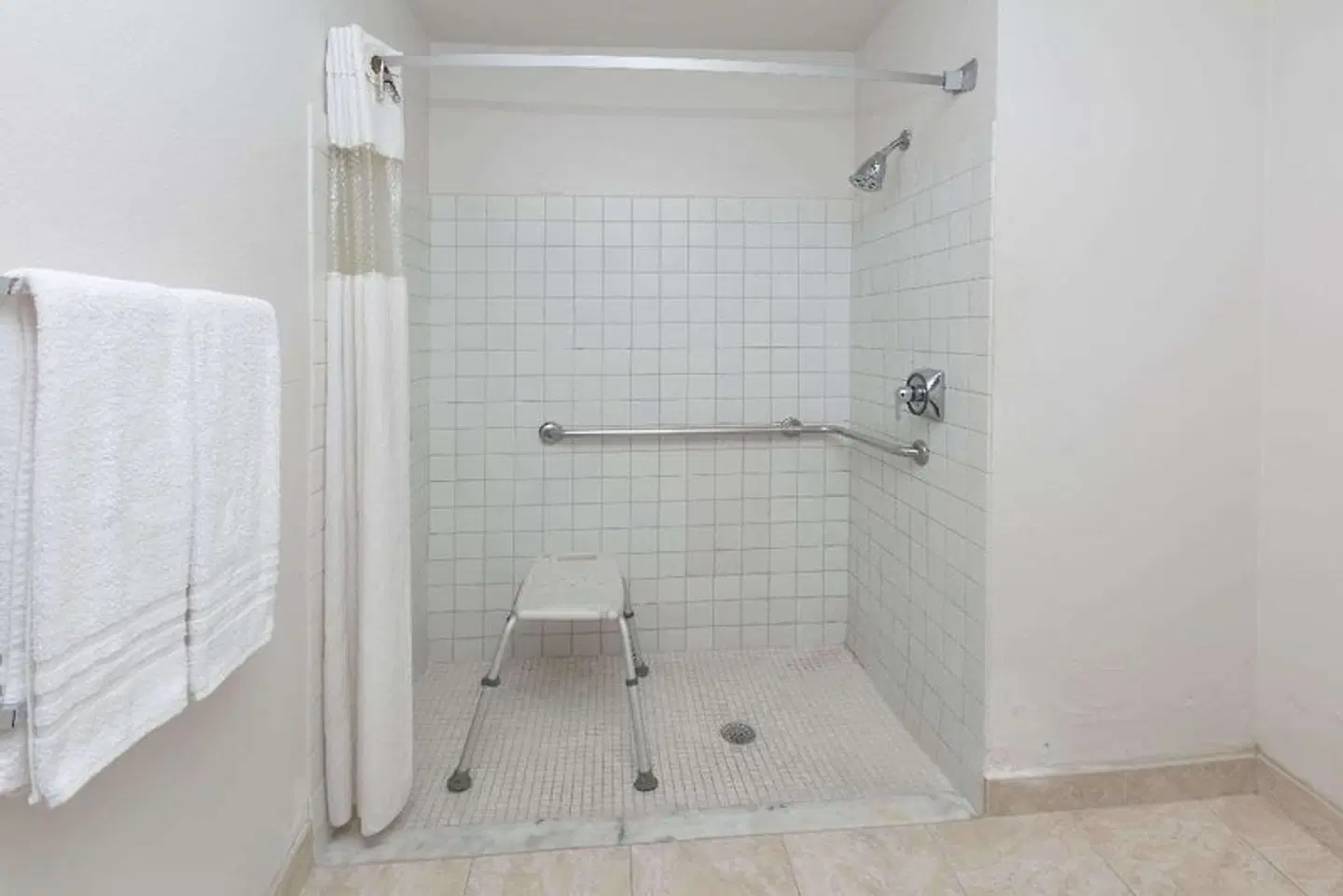 Baymont by Wyndham Arlington At Six Flags Dr Badezimmer