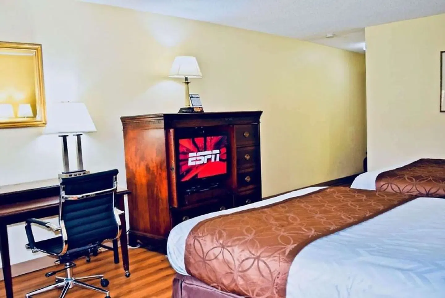 Days Inn by Wyndham Burleson Ft. Worth ROOM_EXAMPLE