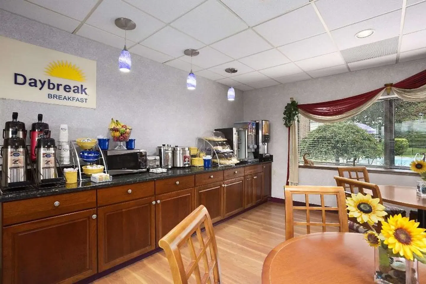 Days Inn by Wyndham Middletown Bar