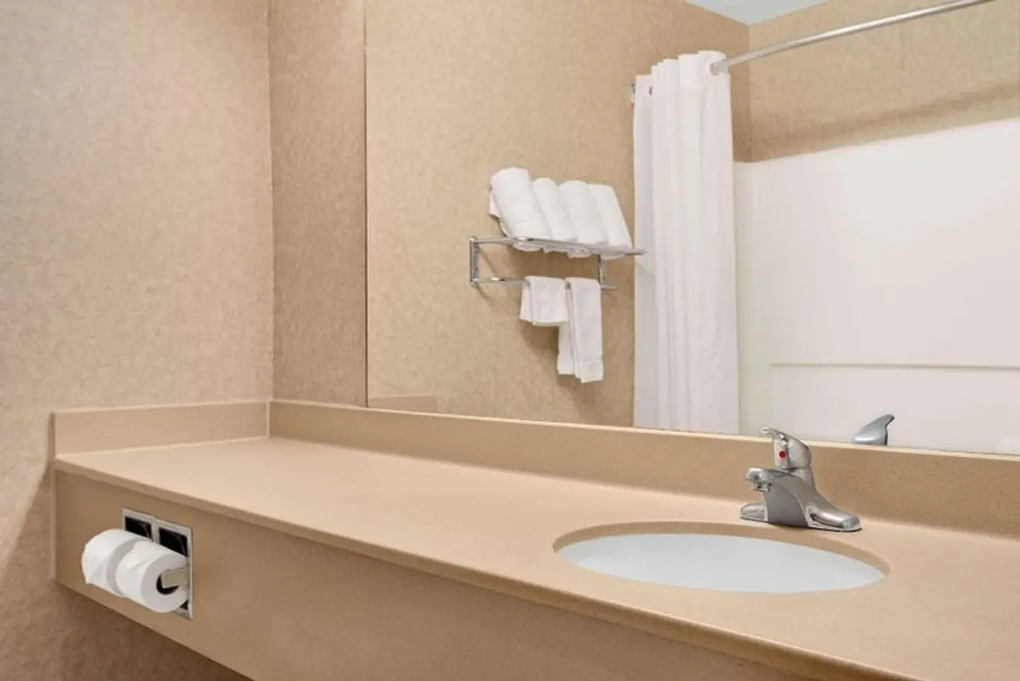 Baymont by Wyndham Denver West/Federal Center Badezimmer