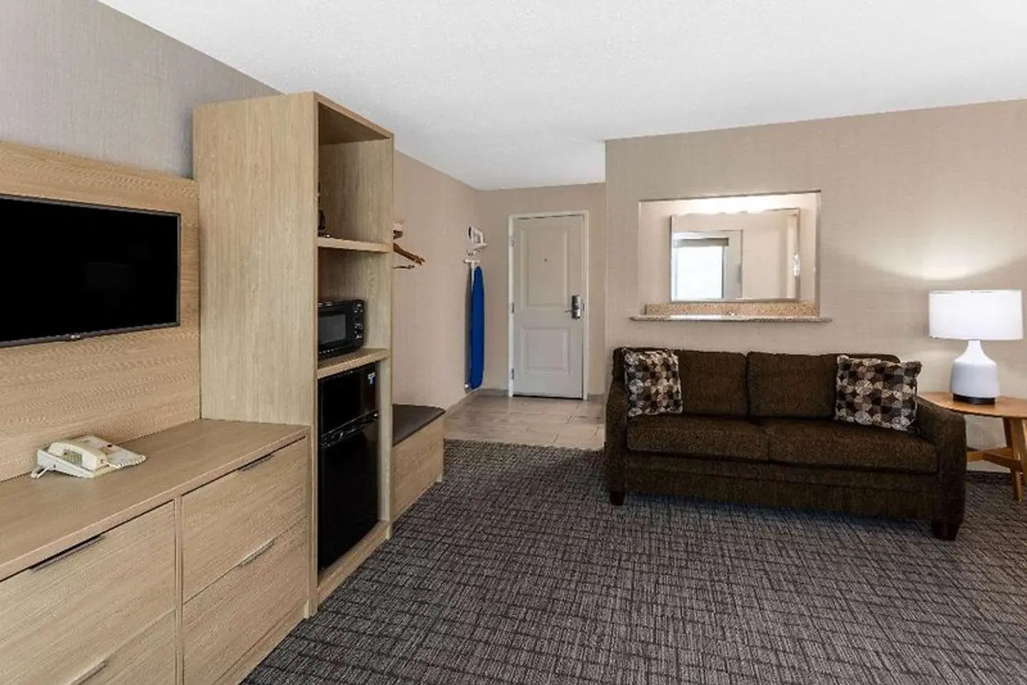 Days Inn & Suites by Wyndham Duluth by the Mall ROOM_EXAMPLE