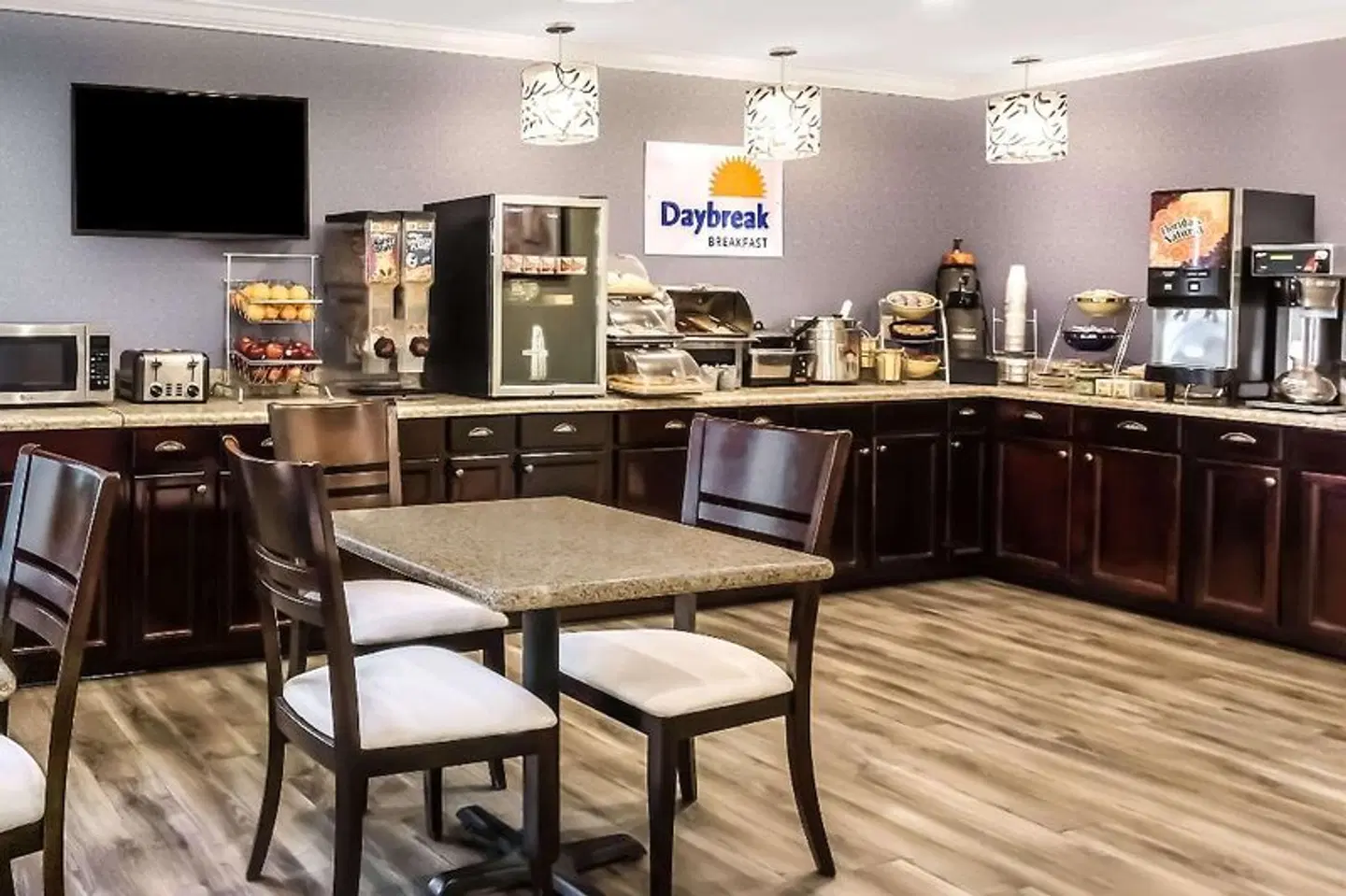 Days Inn by Wyndham Blakely Bar