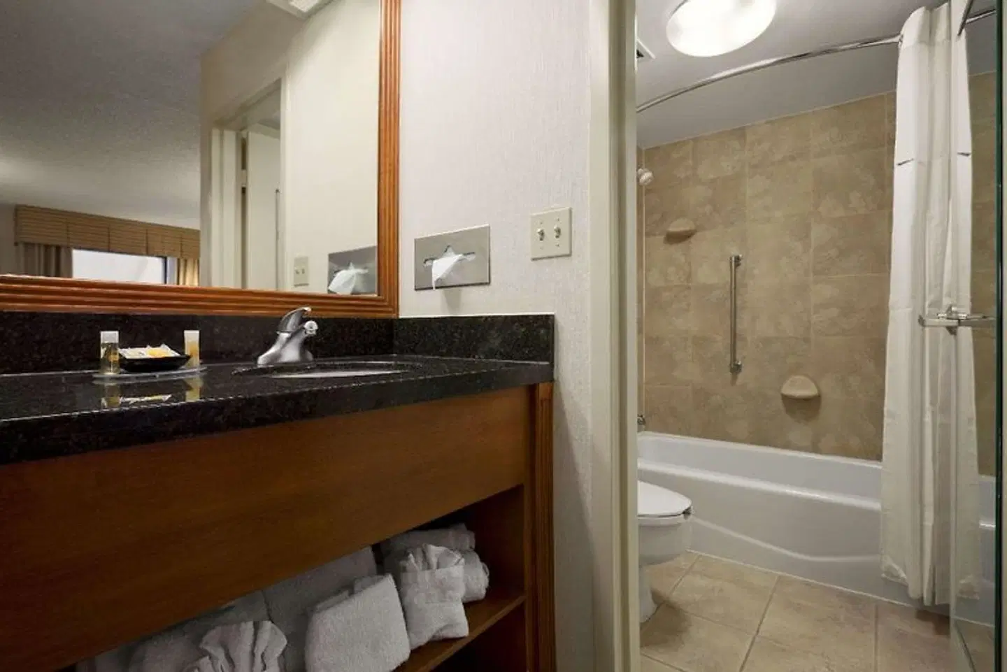 Days Inn by Wyndham Las Cruces Badezimmer