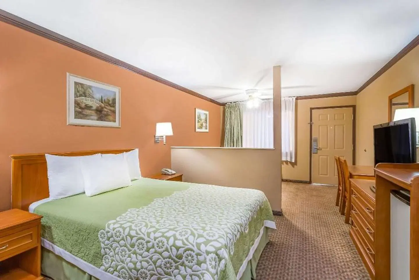 Days Inn by Wyndham Bishop ROOM_EXAMPLE