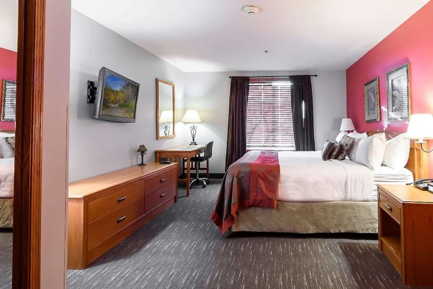 Ramada by Wyndham Sioux Falls Airport Hotel & Suites ROOM_EXAMPLE