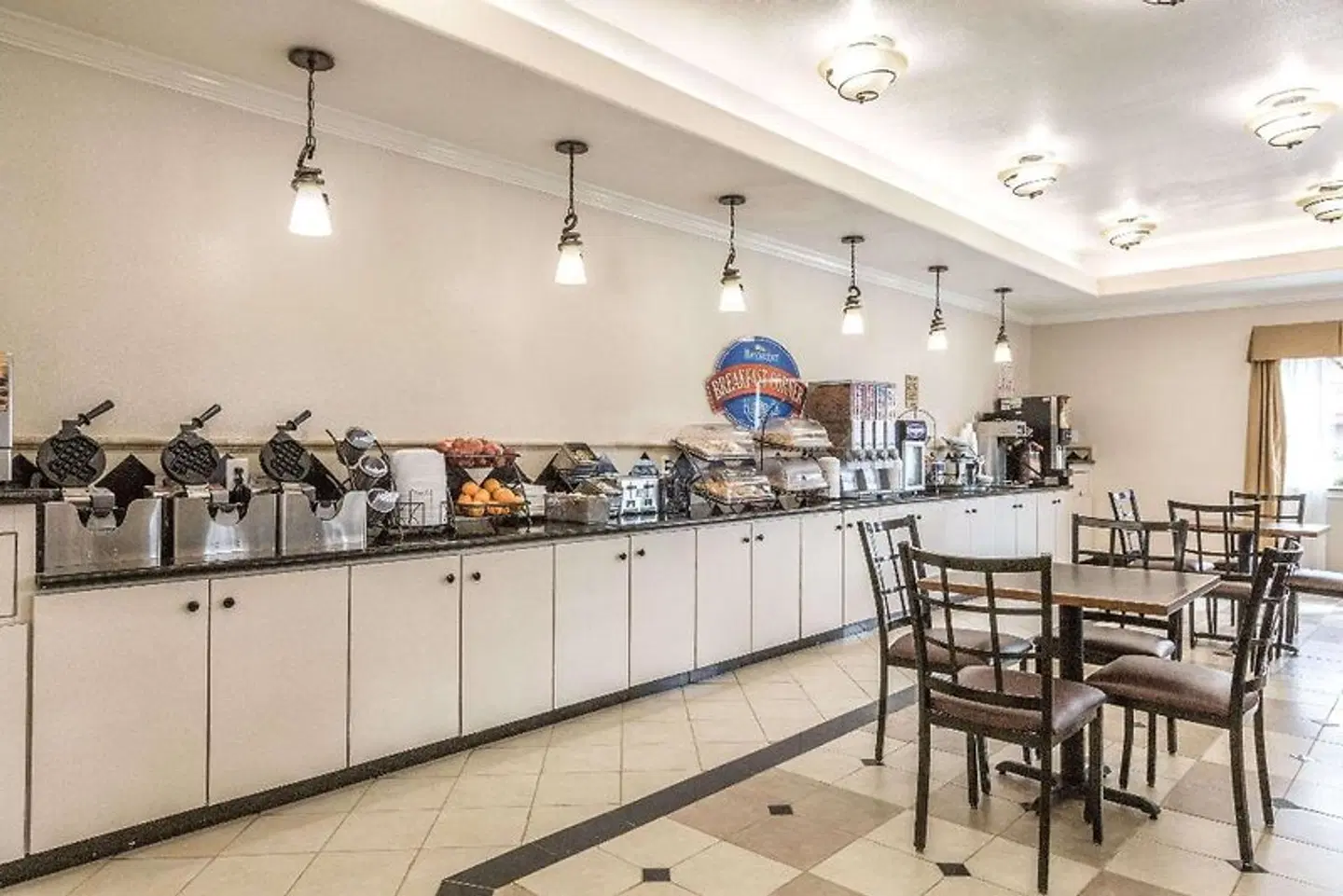 Baymont by Wyndham Galveston Bar