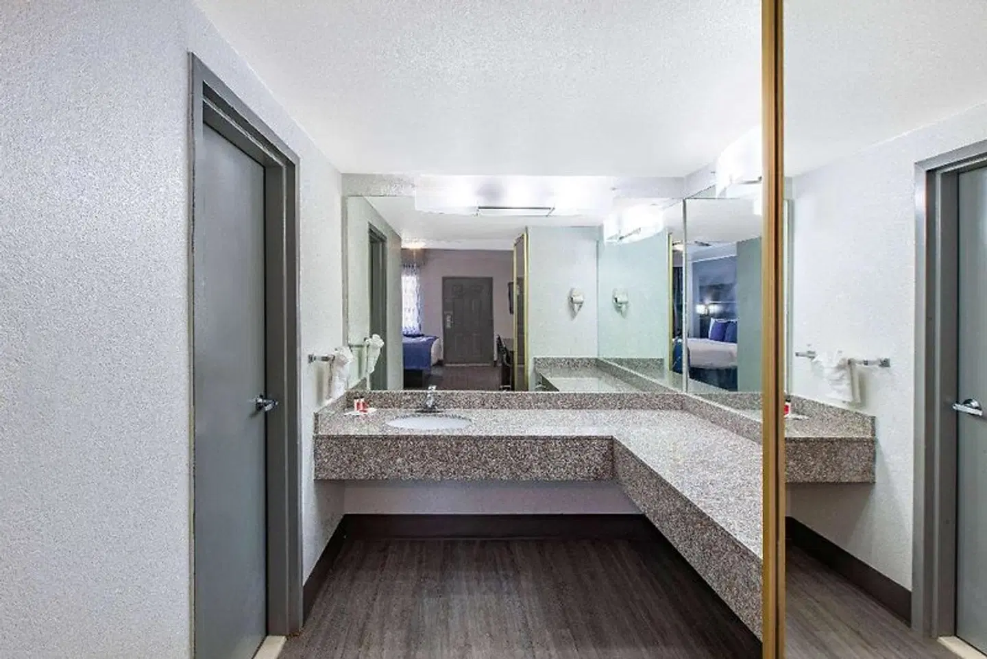 Days Inn & Suites by Wyndham Webster NASA-ClearLake-Houston HEALTH_BEAUTY