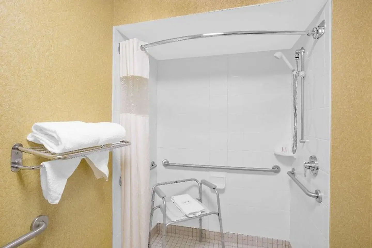 Baymont by Wyndham Camp Lejeune Badezimmer