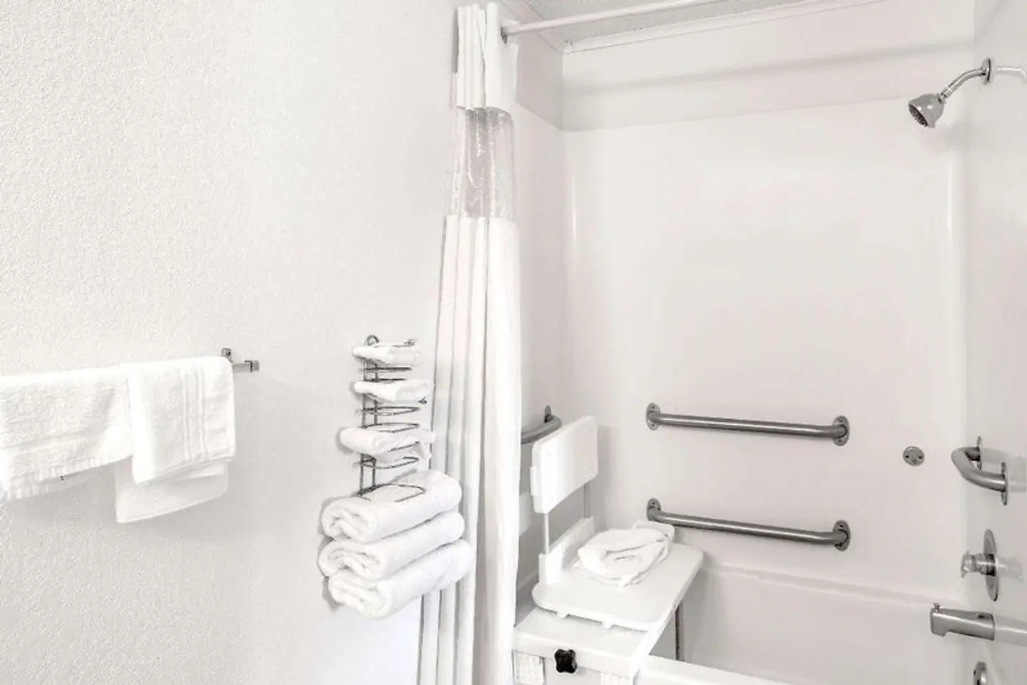 Howard Johnson Express Inn - Wilmington Badezimmer