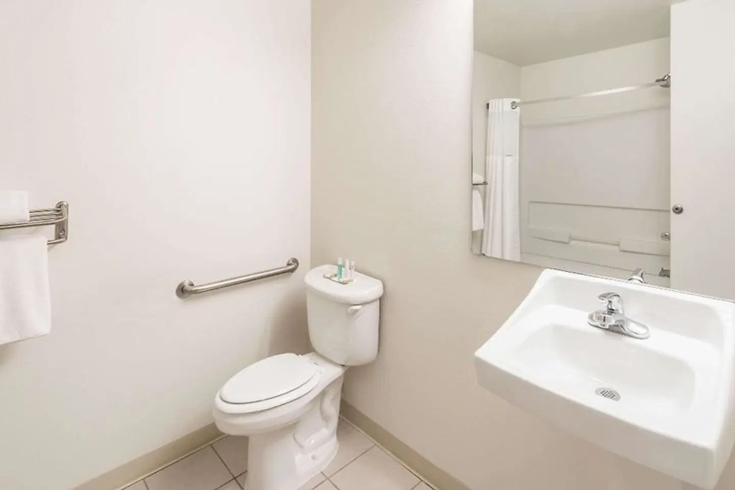 Baymont by Wyndham Indianapolis Northeast Badezimmer