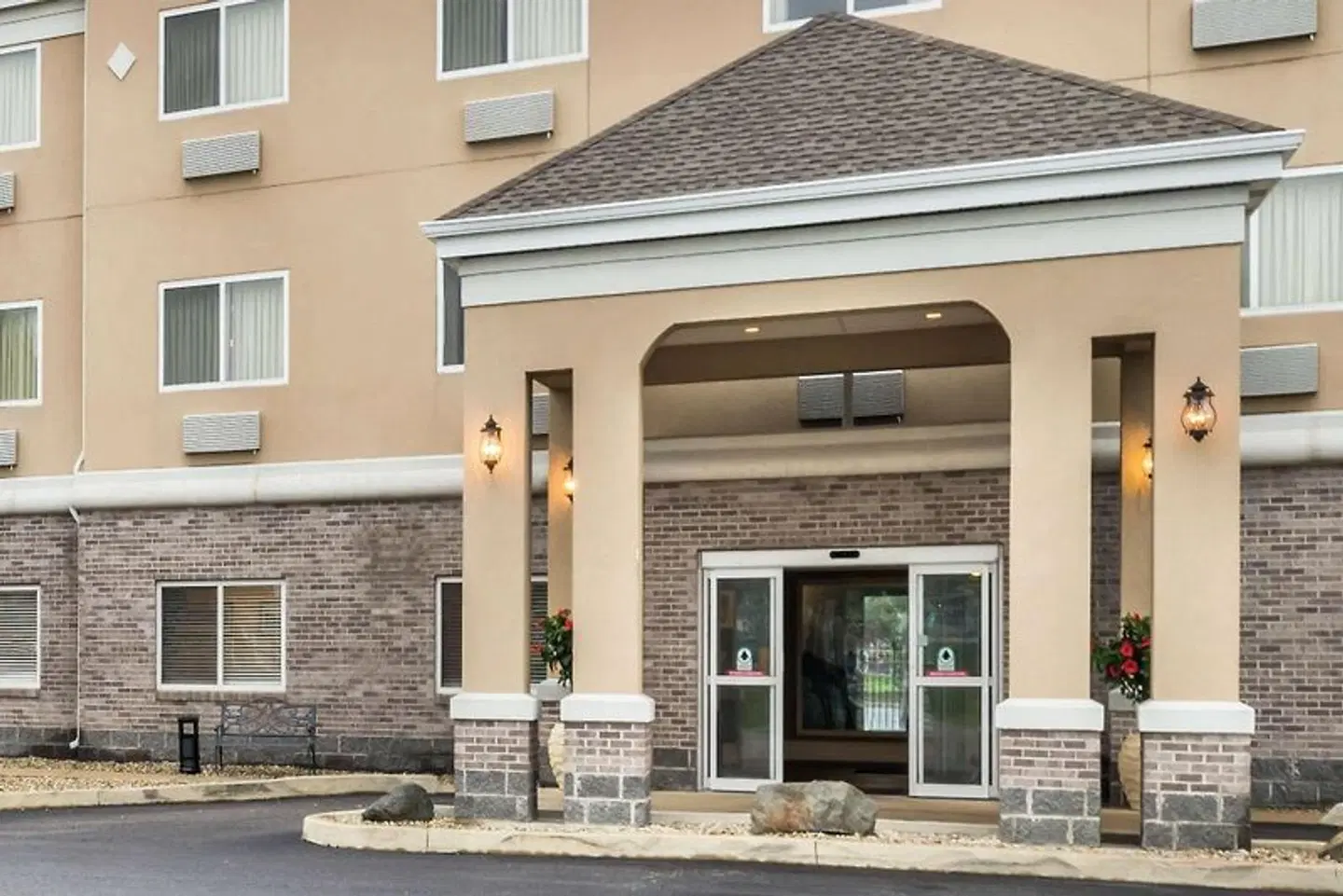 Baymont by Wyndham Indianapolis Northeast EXTERIOR