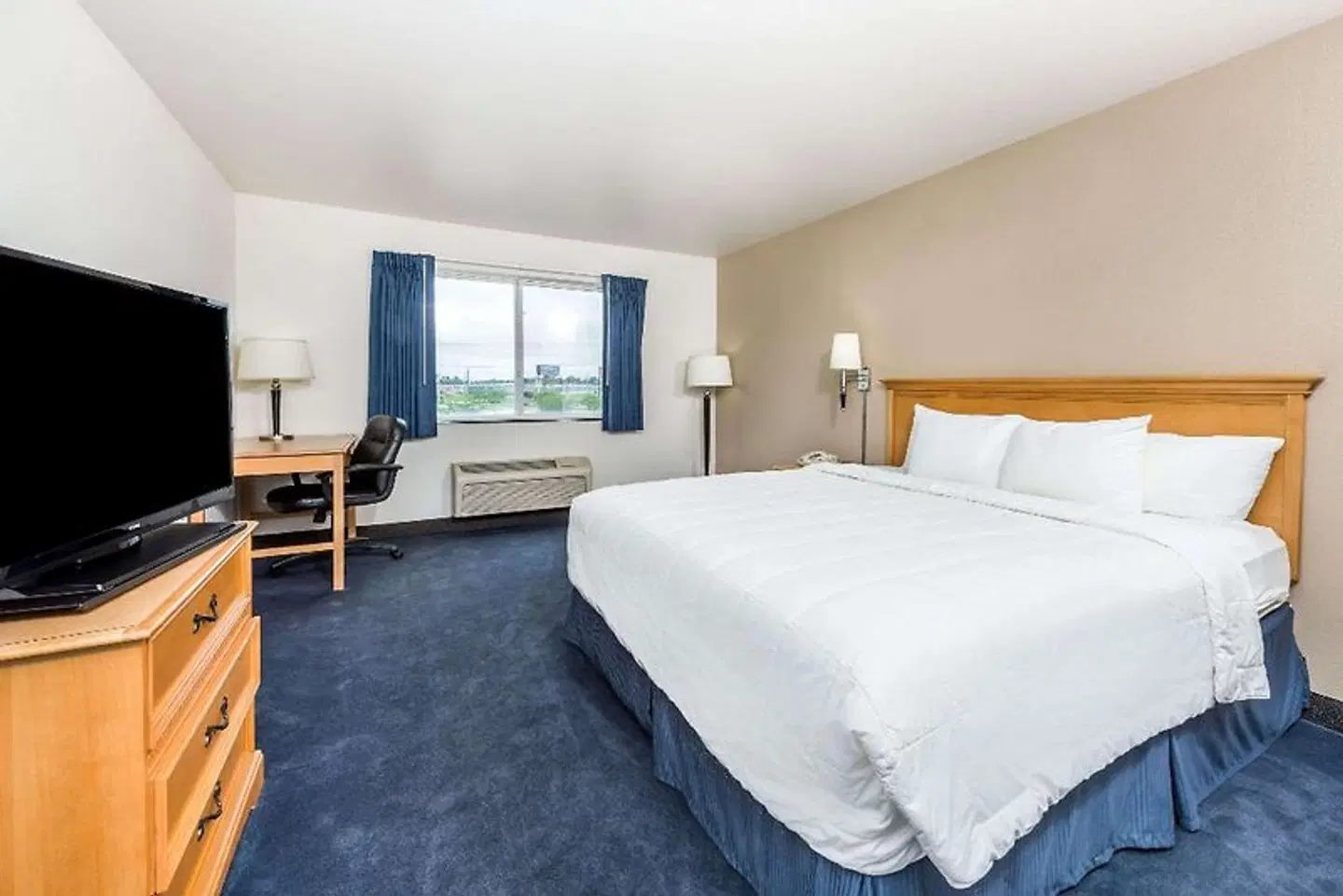 Baymont by Wyndham Indianapolis Northeast ROOM_EXAMPLE