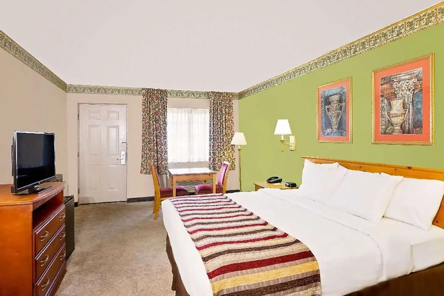 Days Inn & Suites by Wyndham Starkville ROOM_EXAMPLE