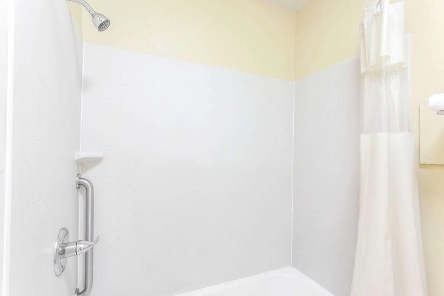 Days Inn by Wyndham Yazoo City Badezimmer