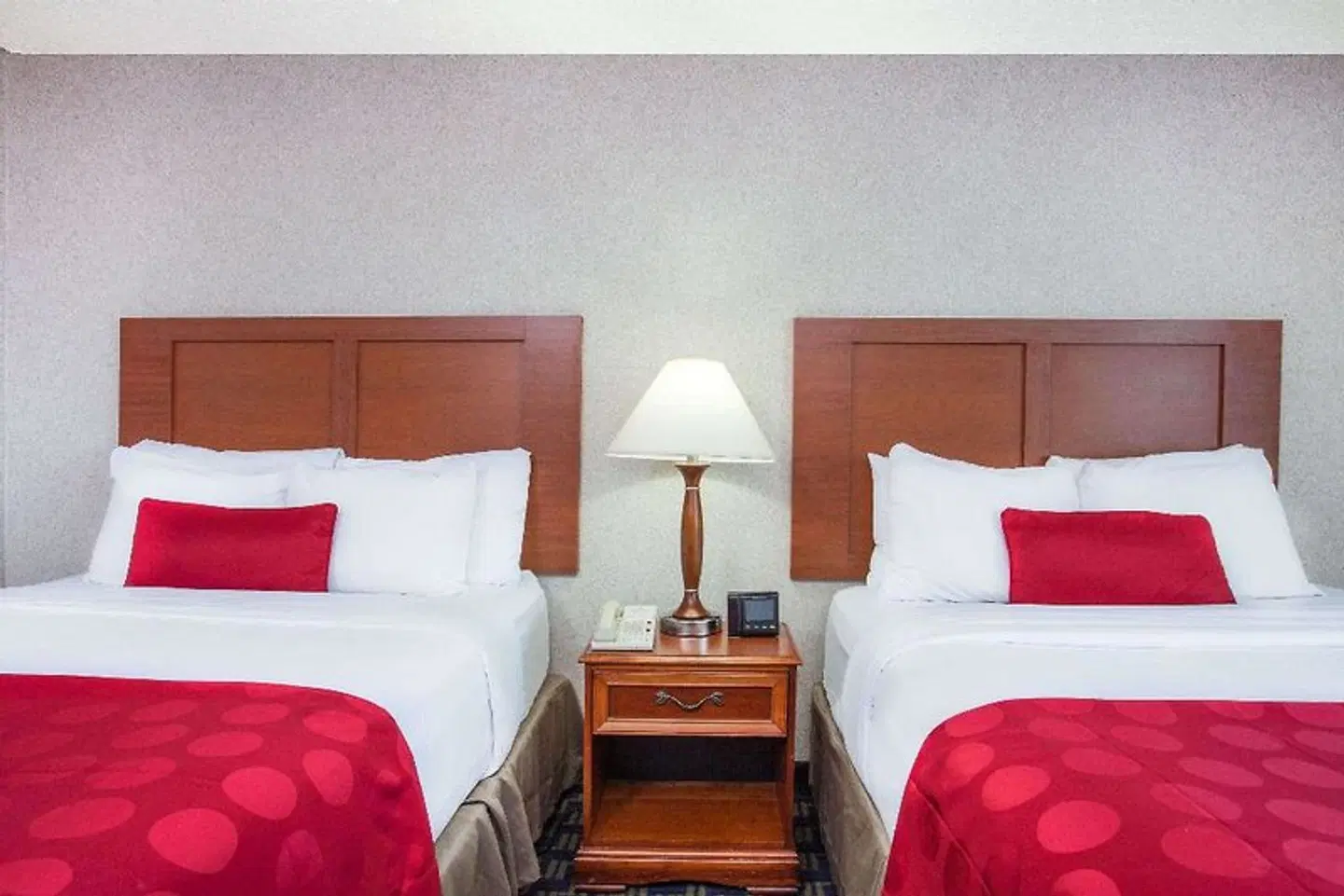 Ramada Jacksonville/Baymeadows Hotel & Conference Center ROOM_EXAMPLE