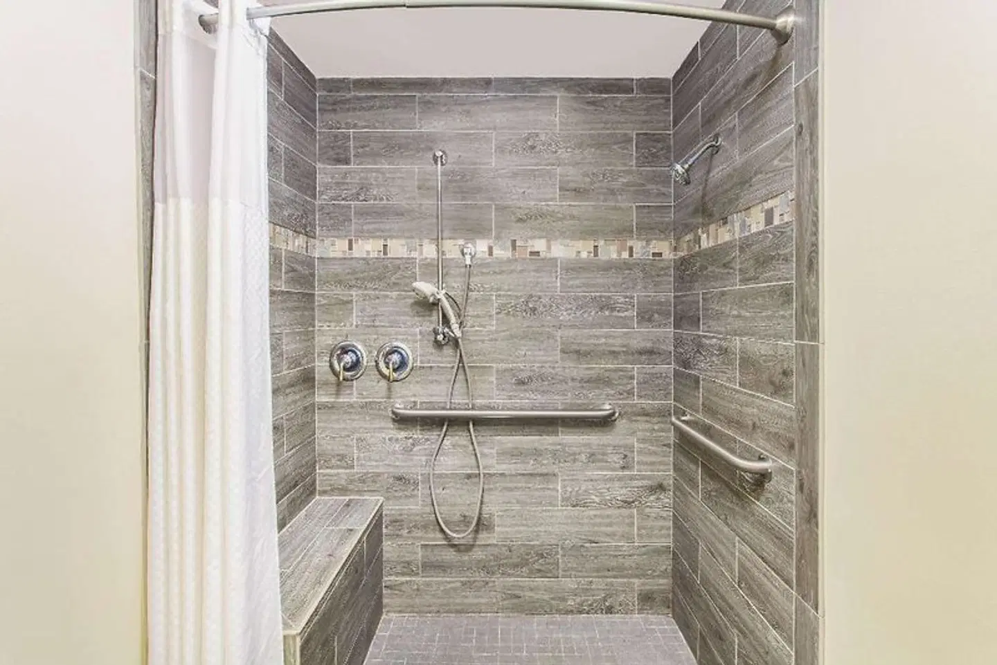 Baymont by Wyndham Jacksonville/Butler Blvd Badezimmer