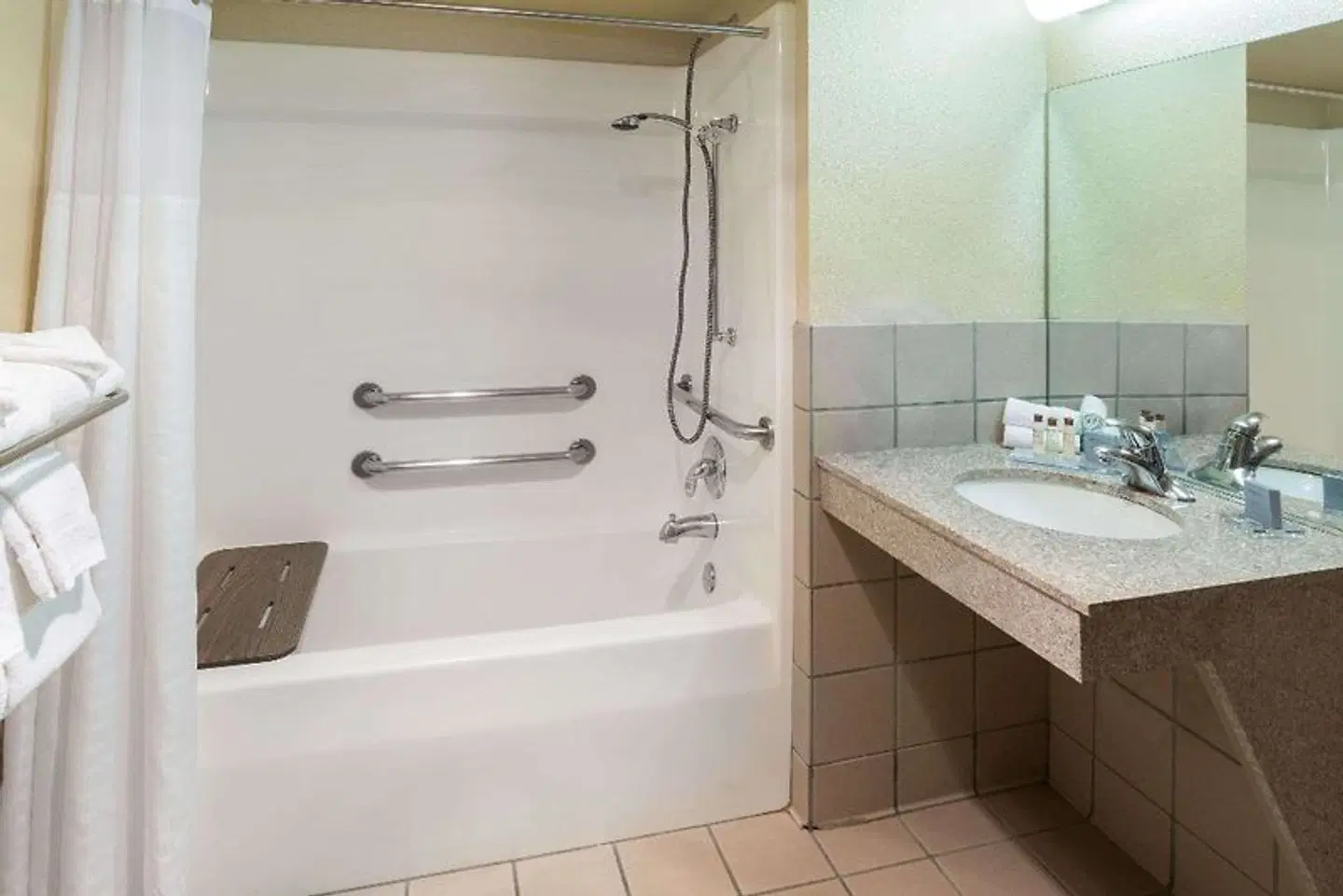 Hawthorn Suites by Wyndham Napa Valley Badezimmer