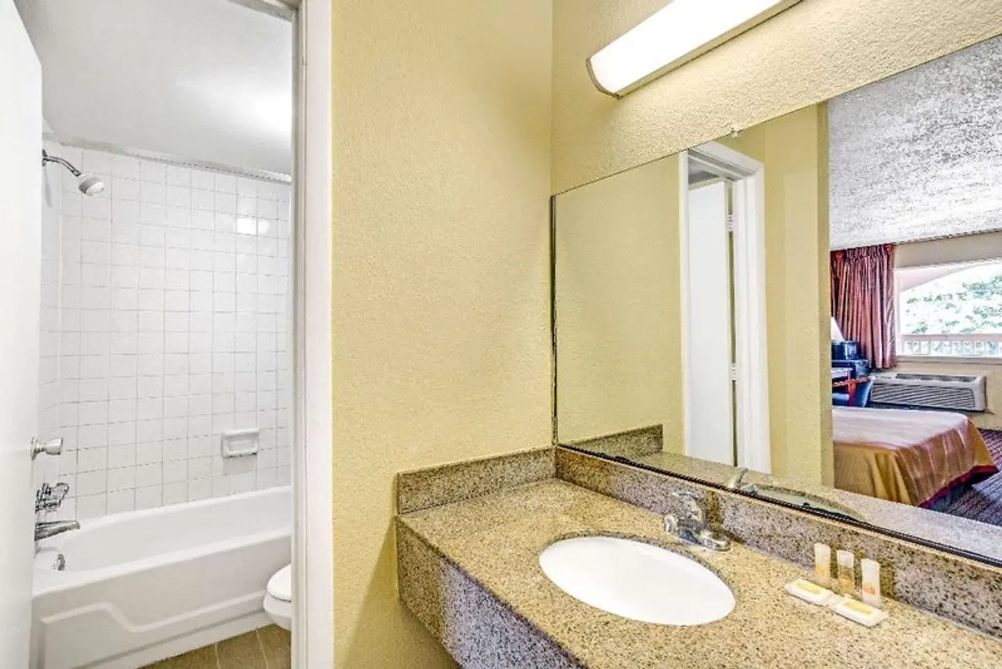 Days Inn by Wyndham Chesapeake Badezimmer
