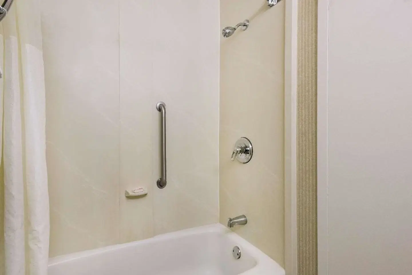 Days Inn by Wyndham Rutland/Killington Area Badezimmer