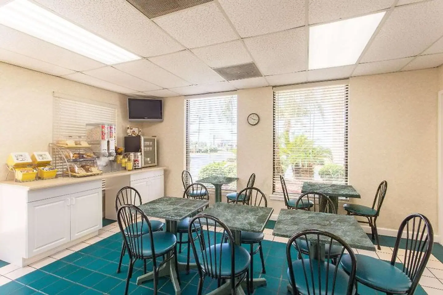 Days Inn & Suites Navarre Conference Center Restaurant