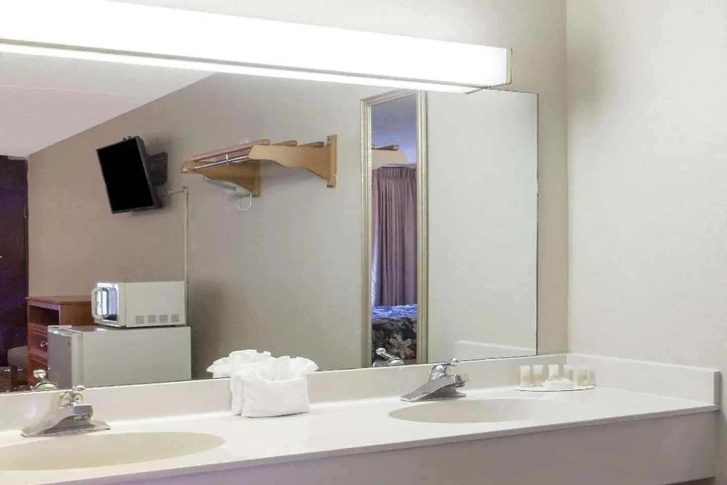 Days Inn & Suites by Wyndham Pigeon Forge Badezimmer