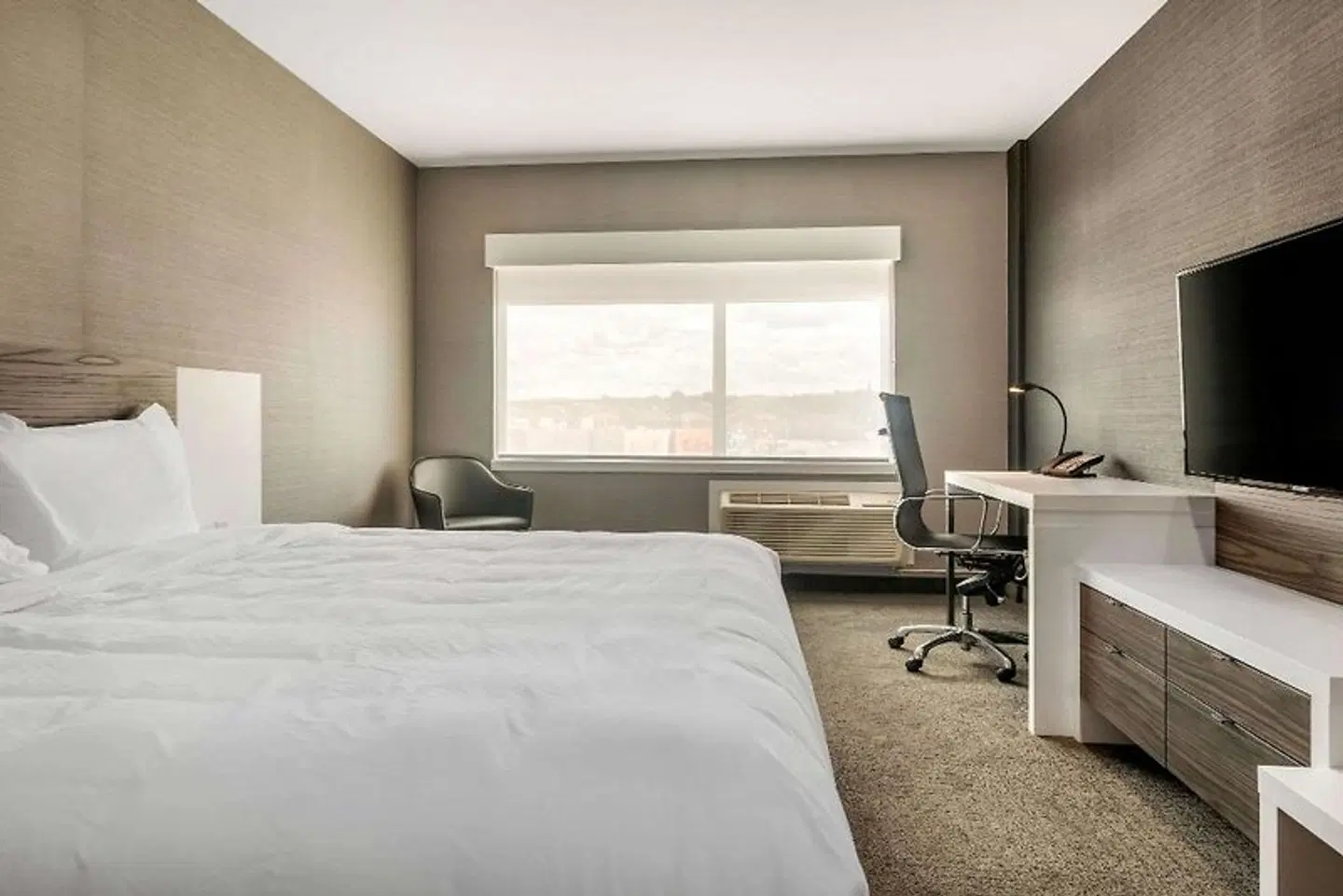 Quality Inn & Suites ROOM_EXAMPLE
