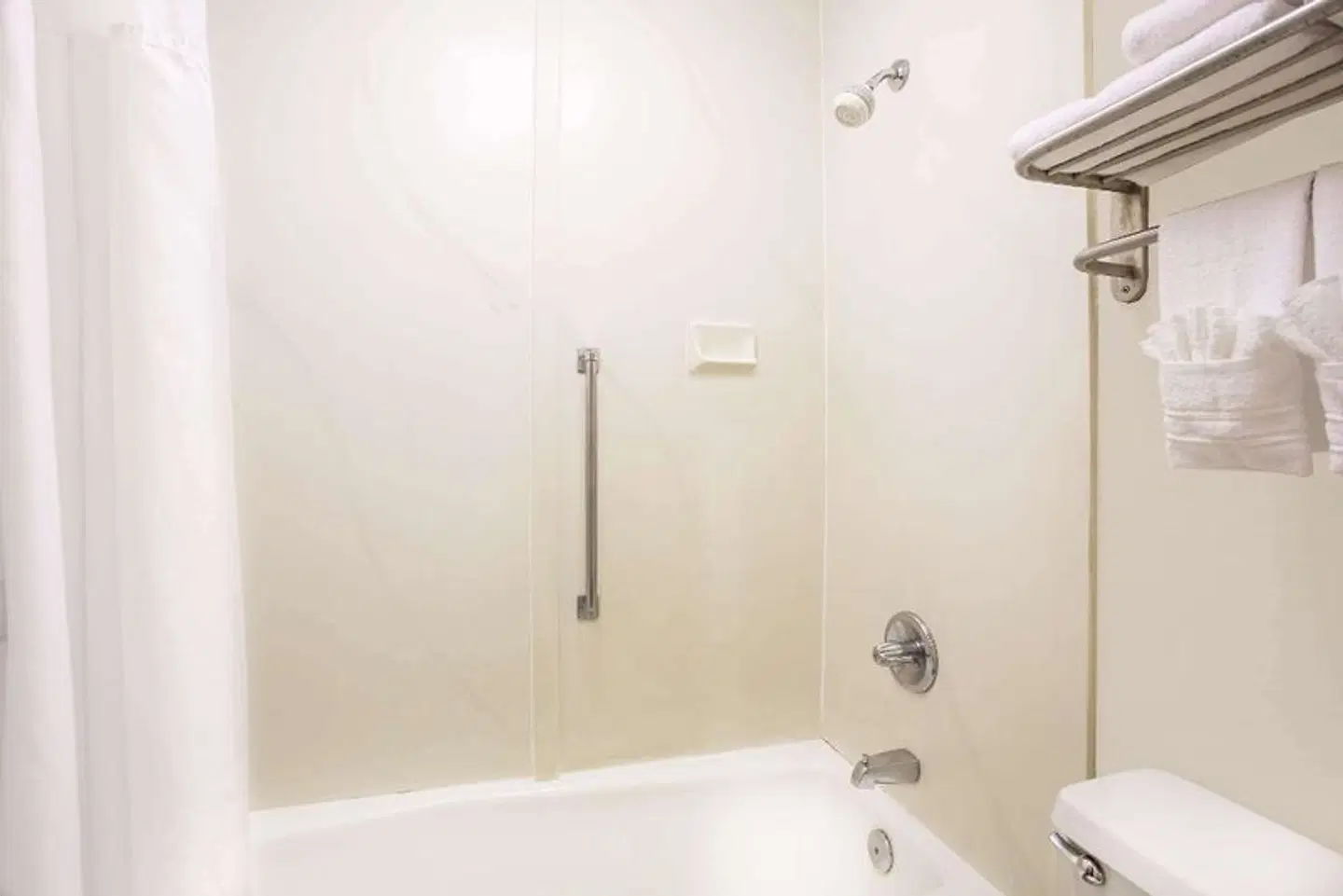 Days Inn by Wyndham Easley/Greenville/Clemson Area Badezimmer