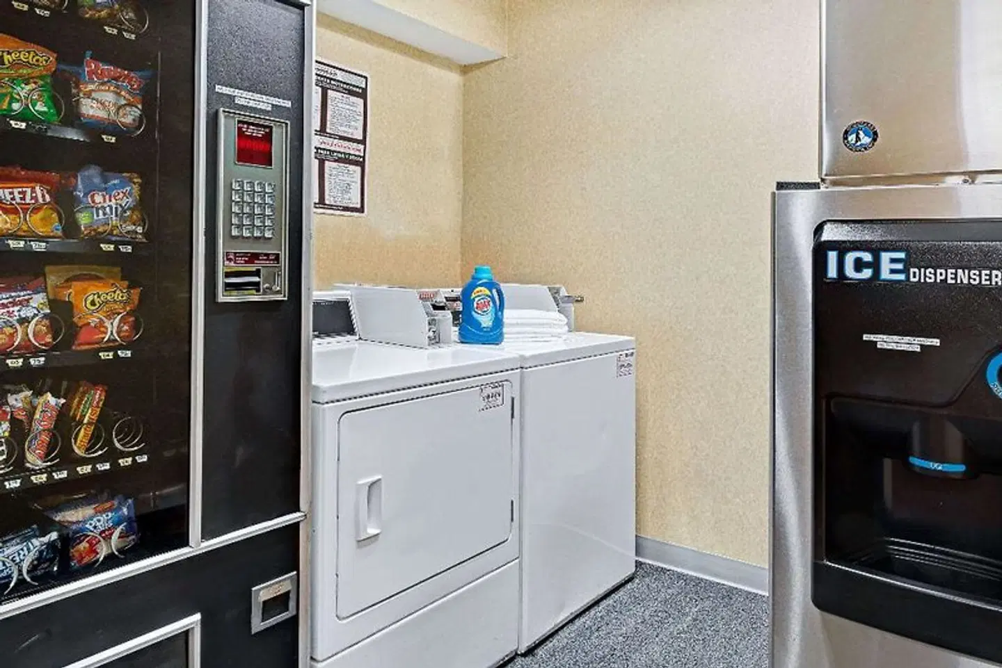 Baymont by Wyndham Indianapolis Badezimmer