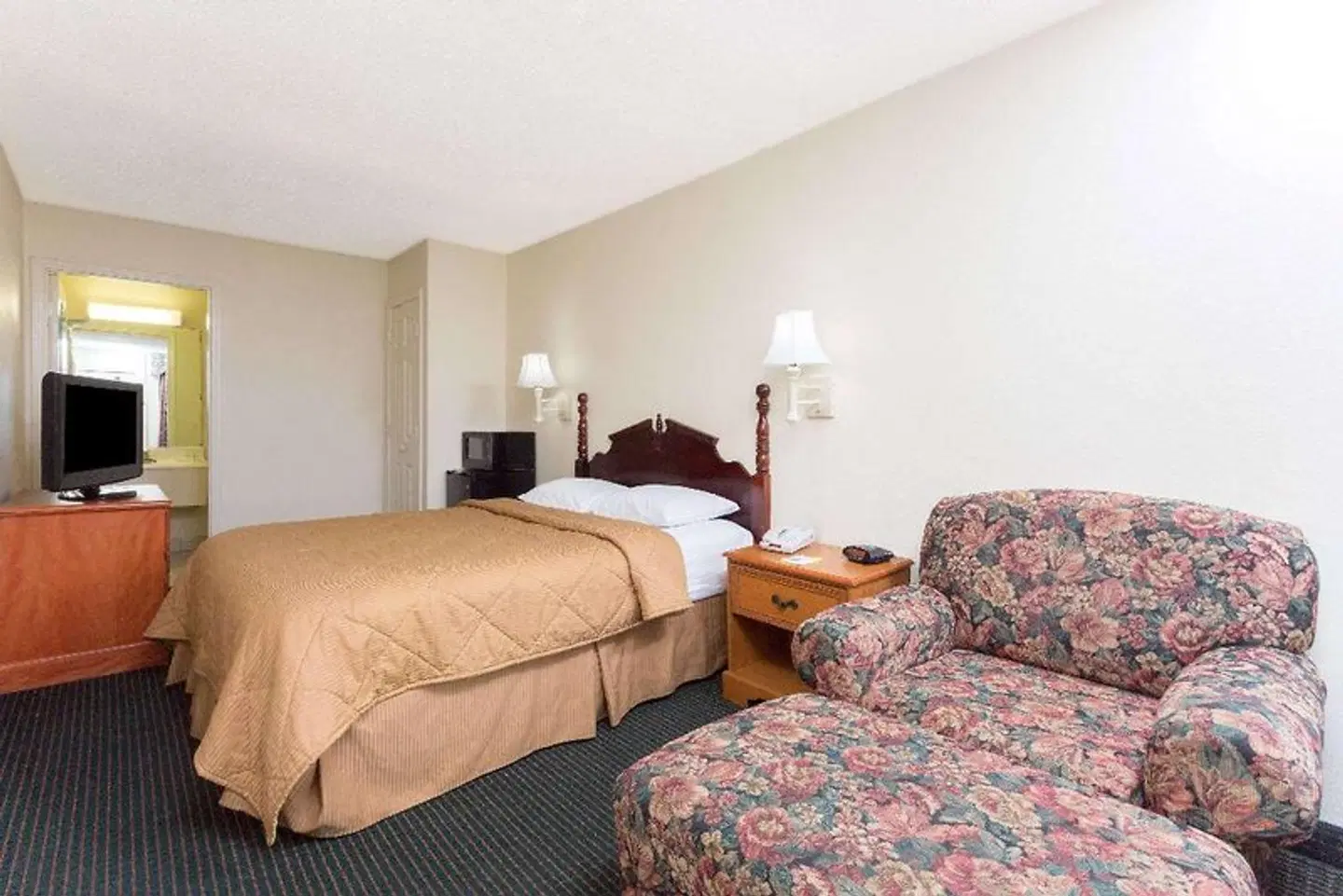 Days Inn & Suites by Wyndham Vicksburg ROOM_EXAMPLE