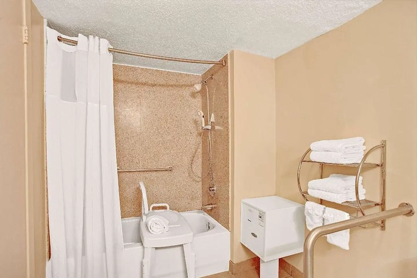 Days Inn by Wyndham Memphis at Graceland Badezimmer