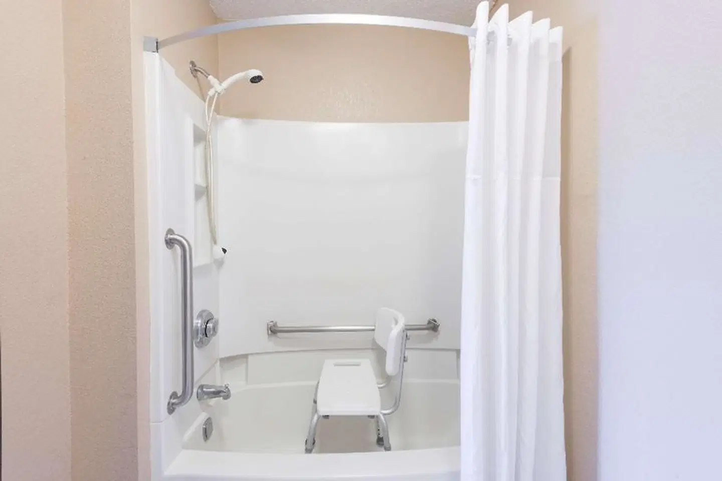 Days Inn by Wyndham Pittsburgh-Harmarville Badezimmer