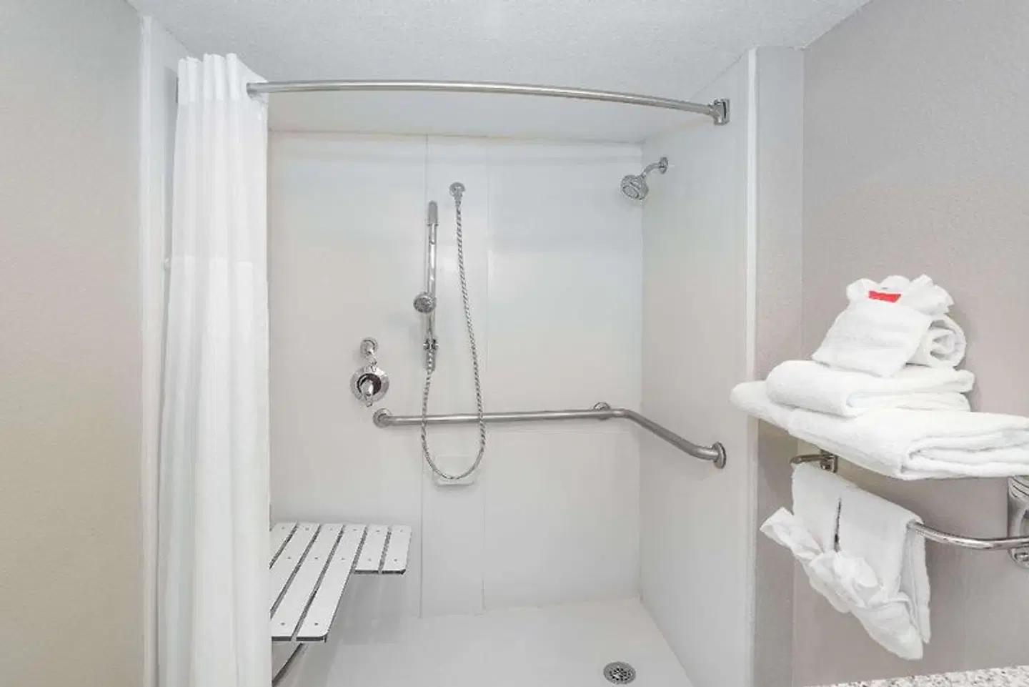Baymont by Wyndham Tallahassee Central Badezimmer