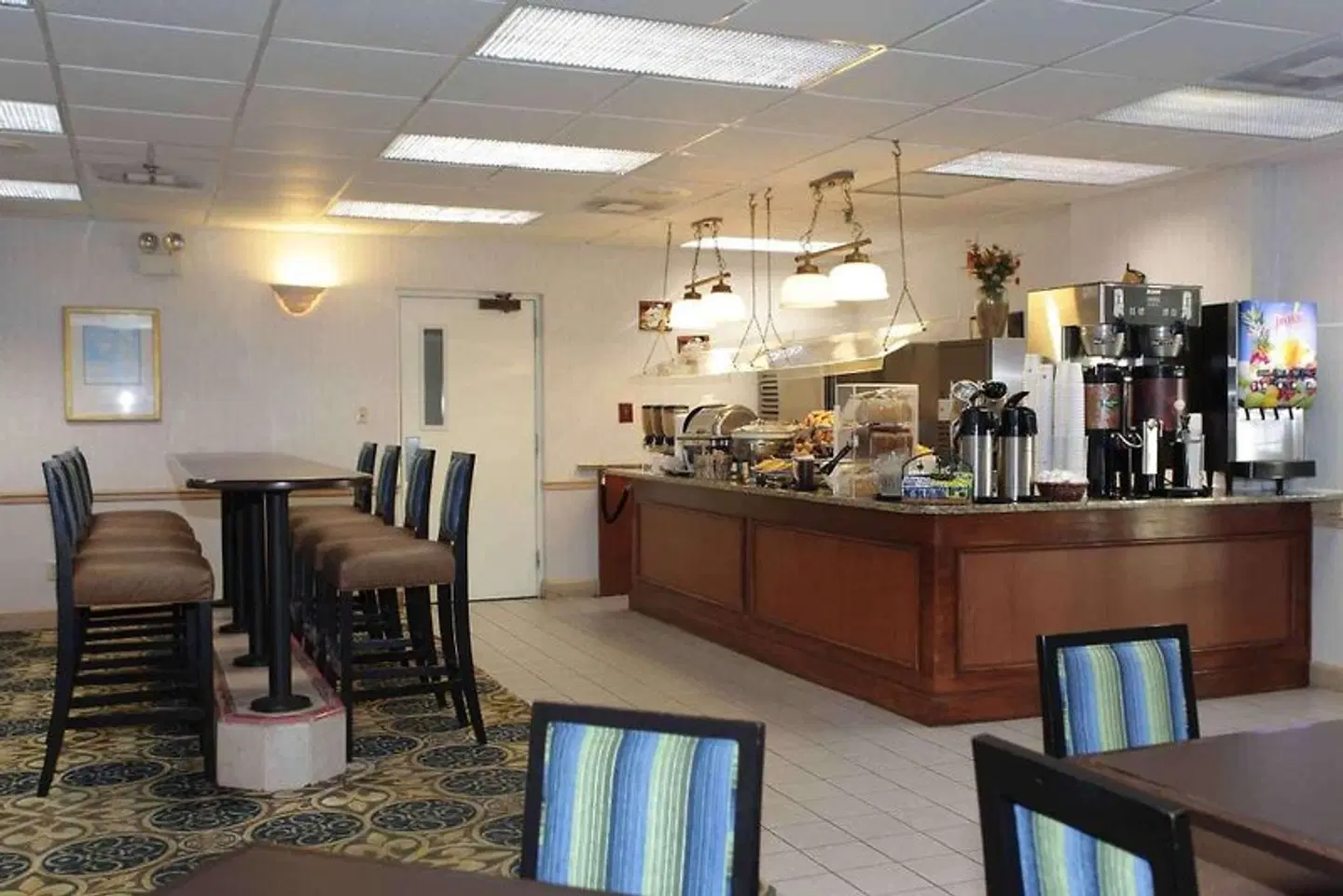 Wyndham Garden Jacksonville Bar
