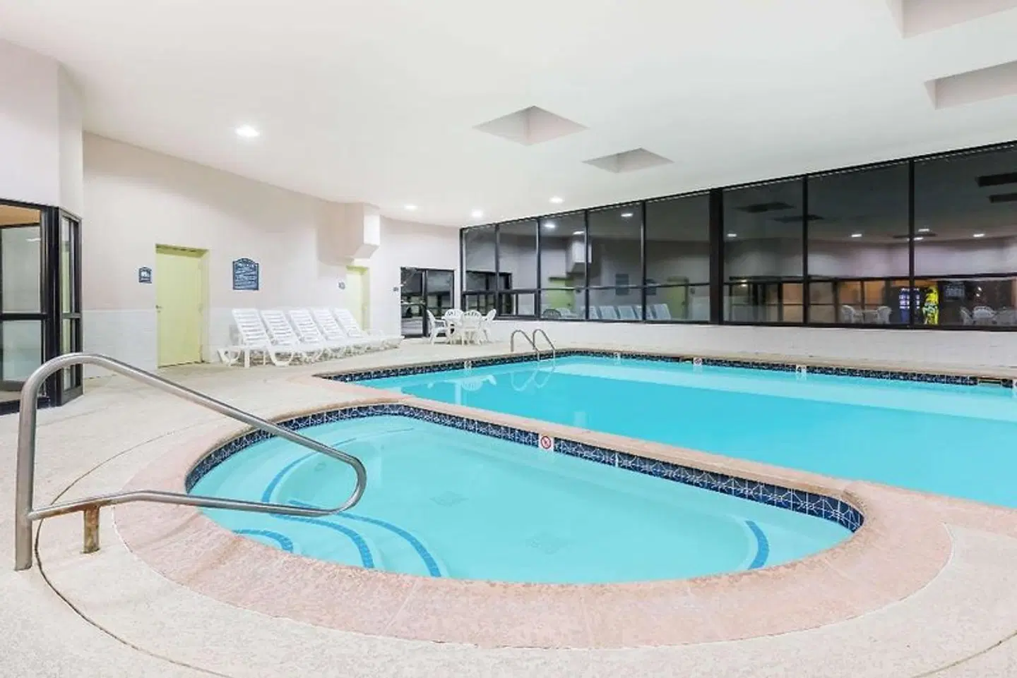 Ramada by Wyndham Harrisburg/Hershey Area Hallenbad