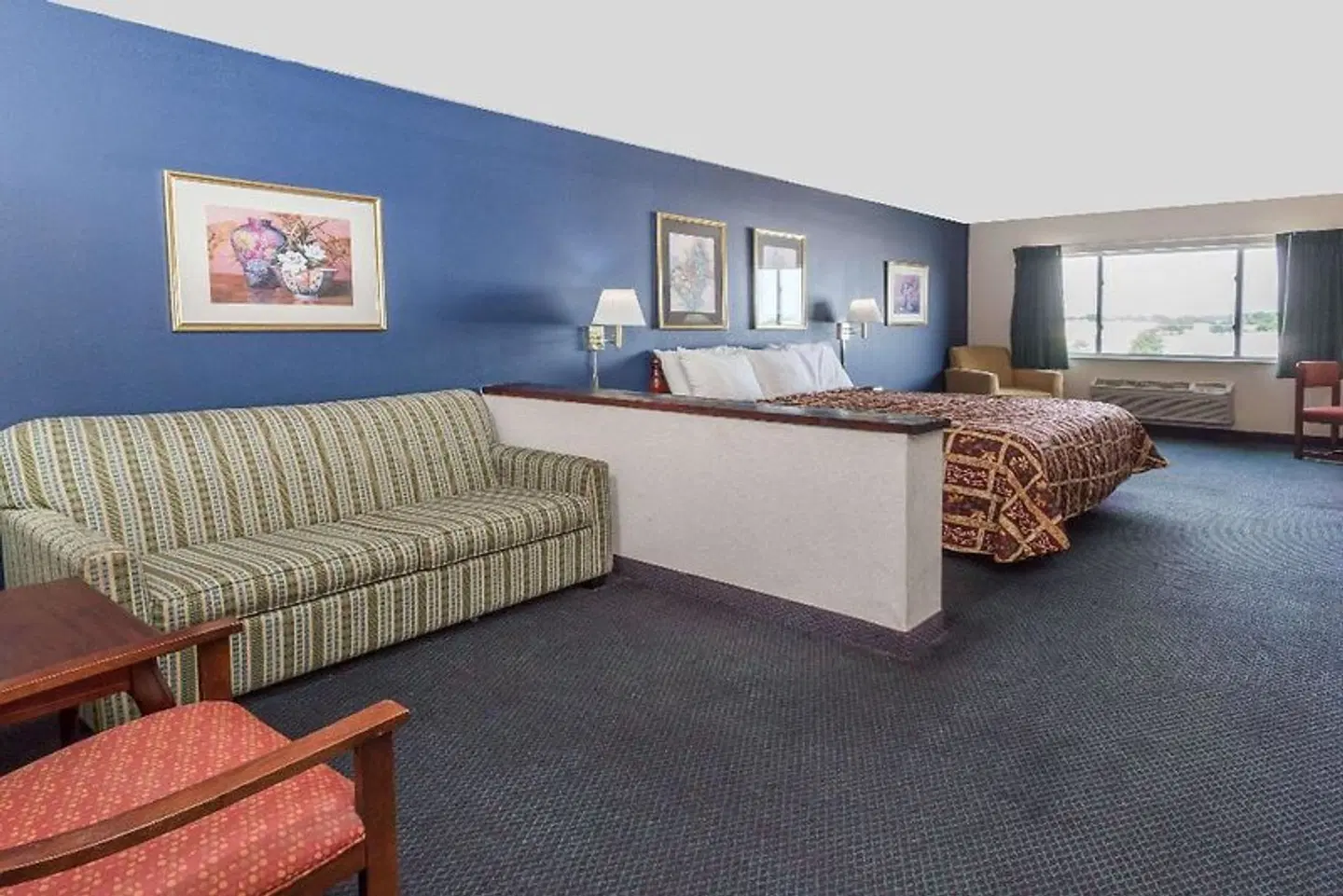 Days Inn & Suites by Wyndham of Morris ROOM_EXAMPLE