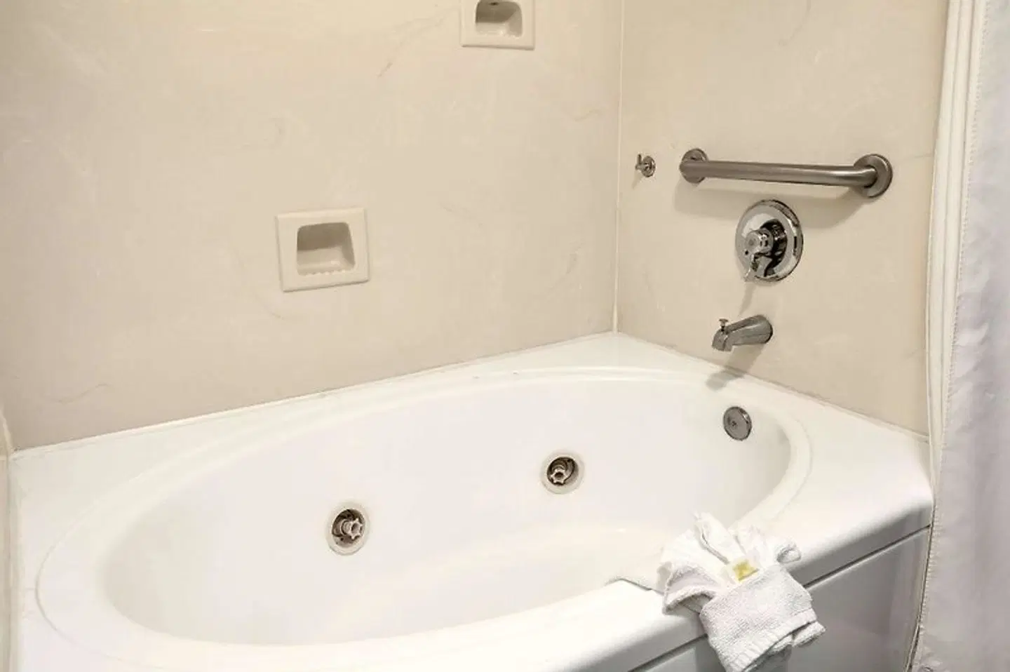 Days Inn Concord Badezimmer
