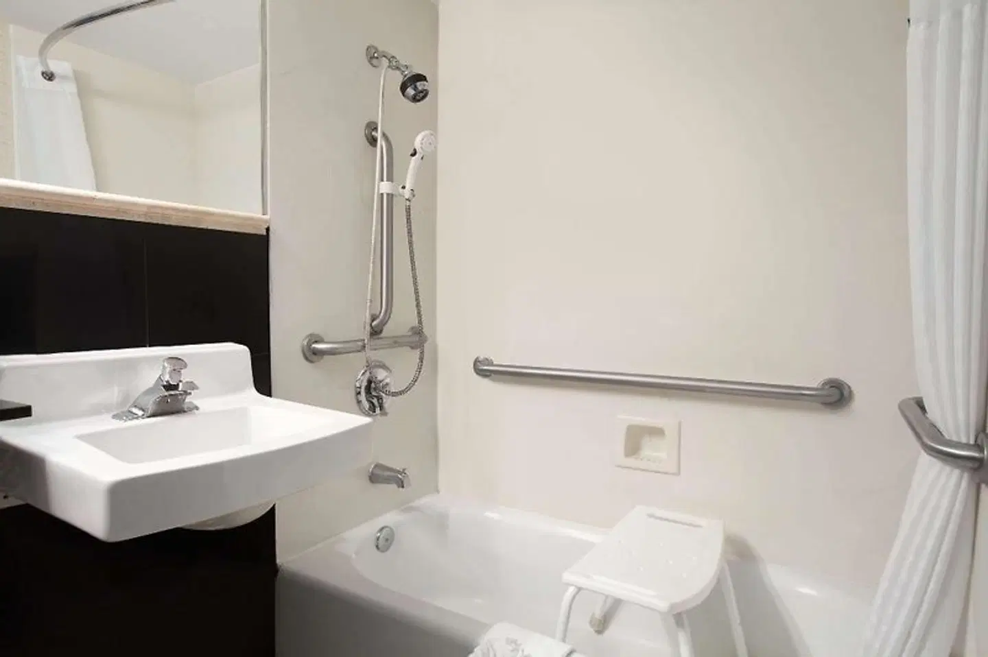 Days Inn Concord Badezimmer