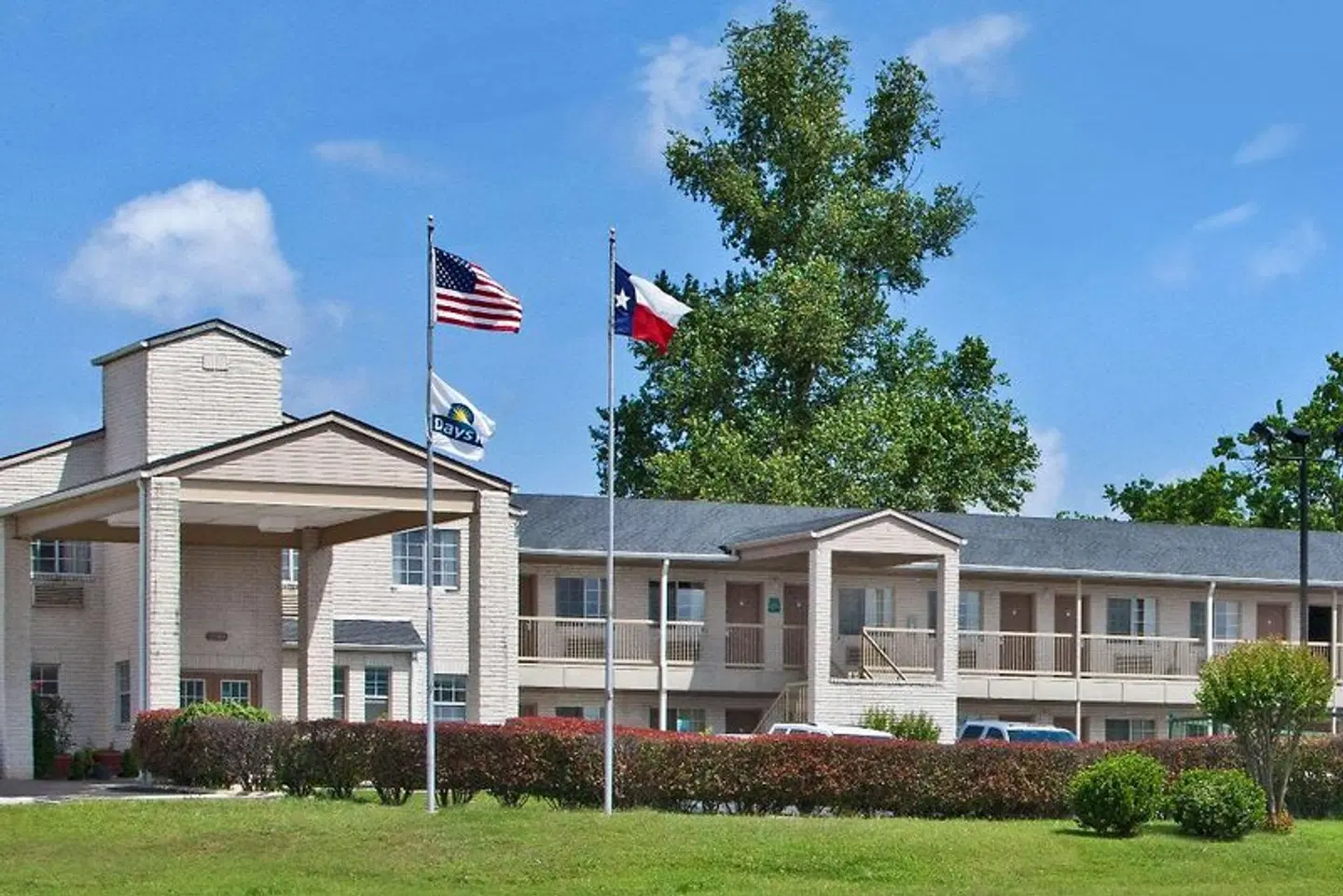 Days Inn by Wyndham Kerrville EXTERIOR