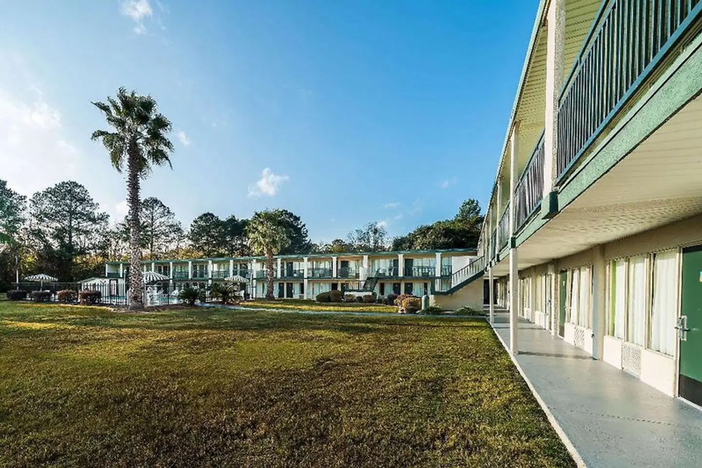 Days Inn by Wyndham Richmond Hill/Savannah Garten