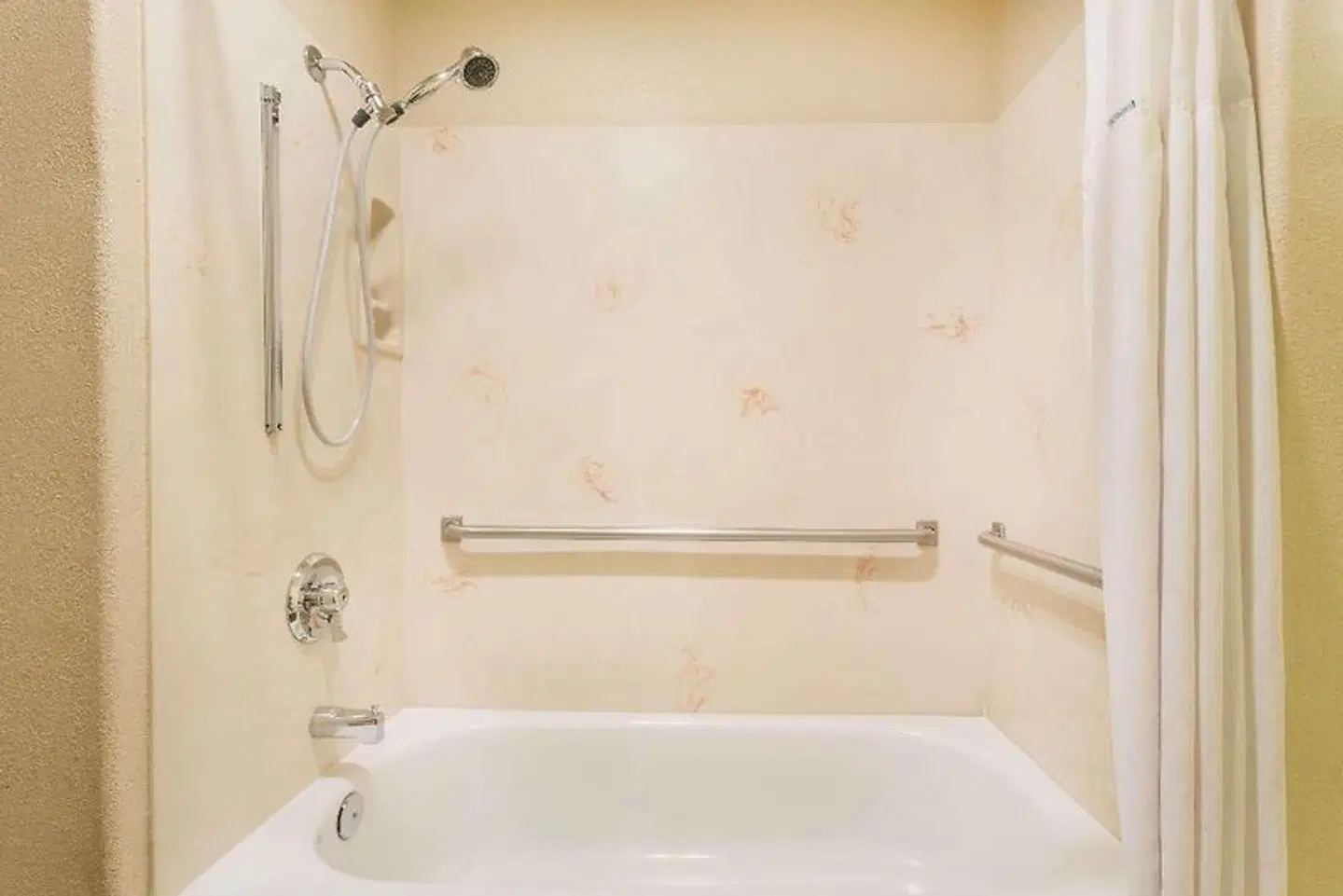 Baymont by Wyndham Modesto Salida Badezimmer