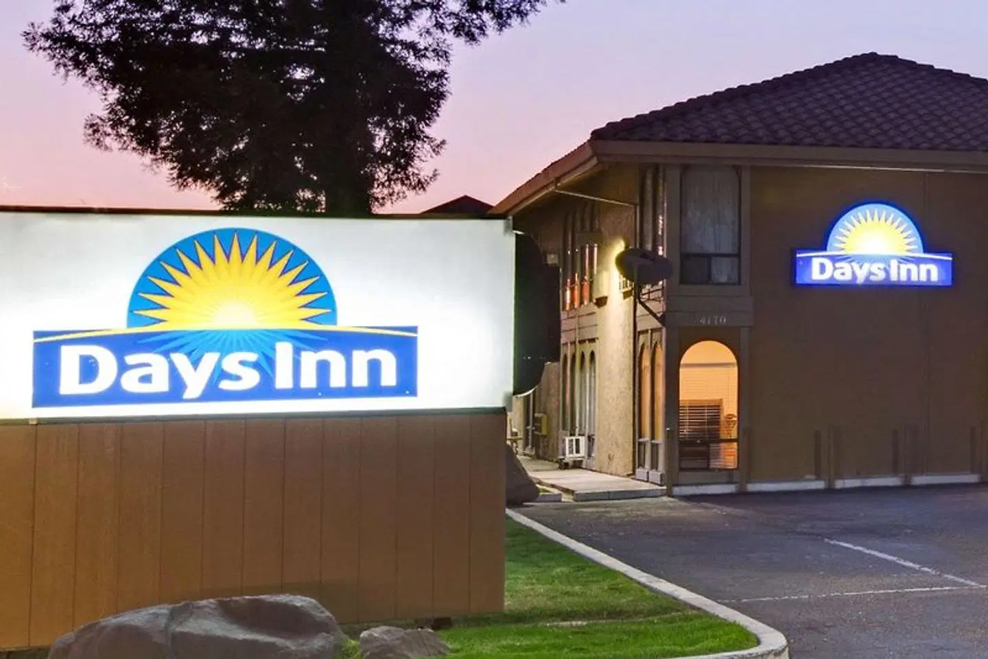 Days Inn by Wyndham San Jose Convention Center EXTERIOR