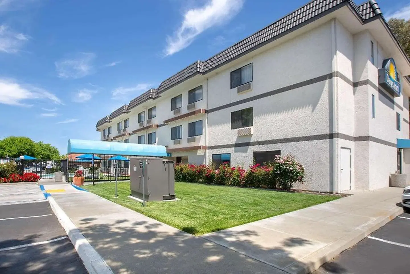Days Inn by Wyndham Woodland EXTERIOR