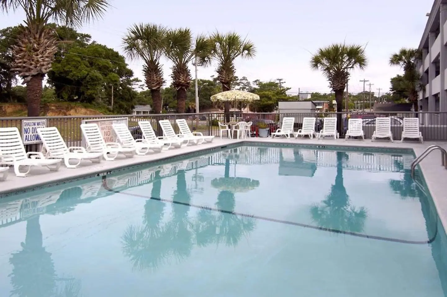 Days Inn by Wyndham Myrtle Beach-Grand Strand OUTDOOR_POOL