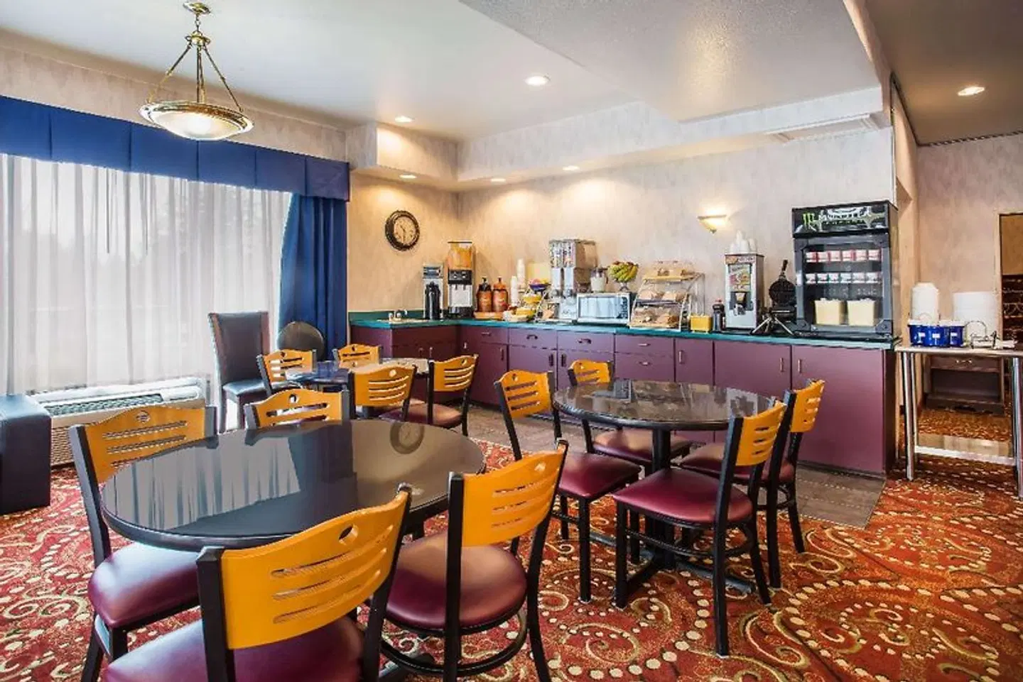 Days Inn by Wyndham Seattle Aurora Bar