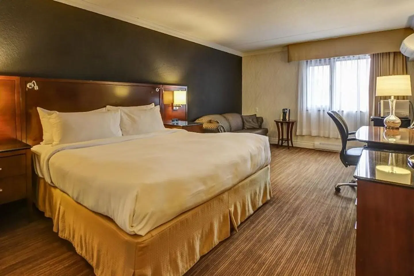 Centre De Congres Et Hotel La Sagueneenne ROOM_EXAMPLE